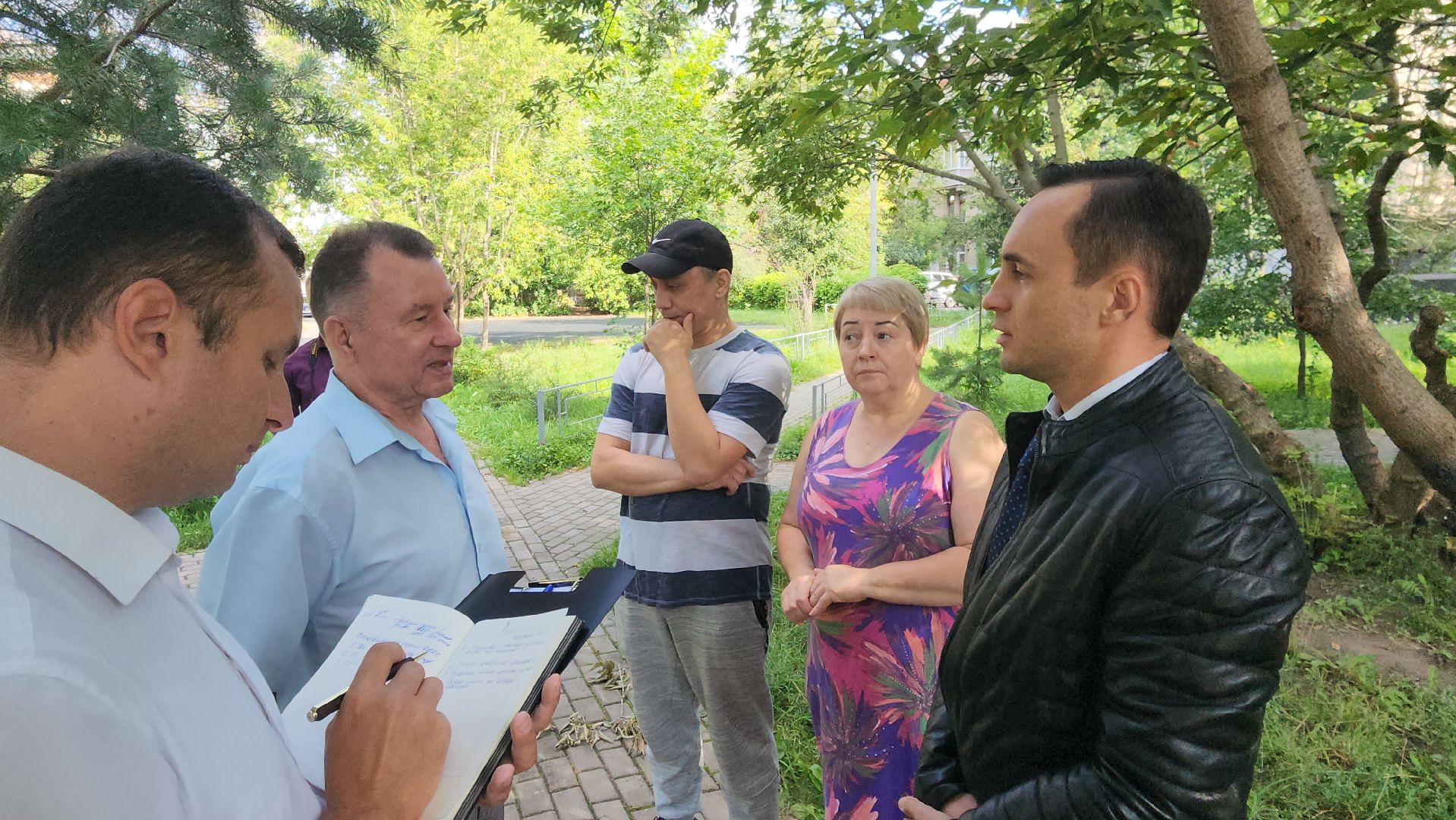 пешие обходы, заместитель главы, Григорий Грибанов, дворовые территории, ул пушкина, ул ломоносова, ул маяковского,