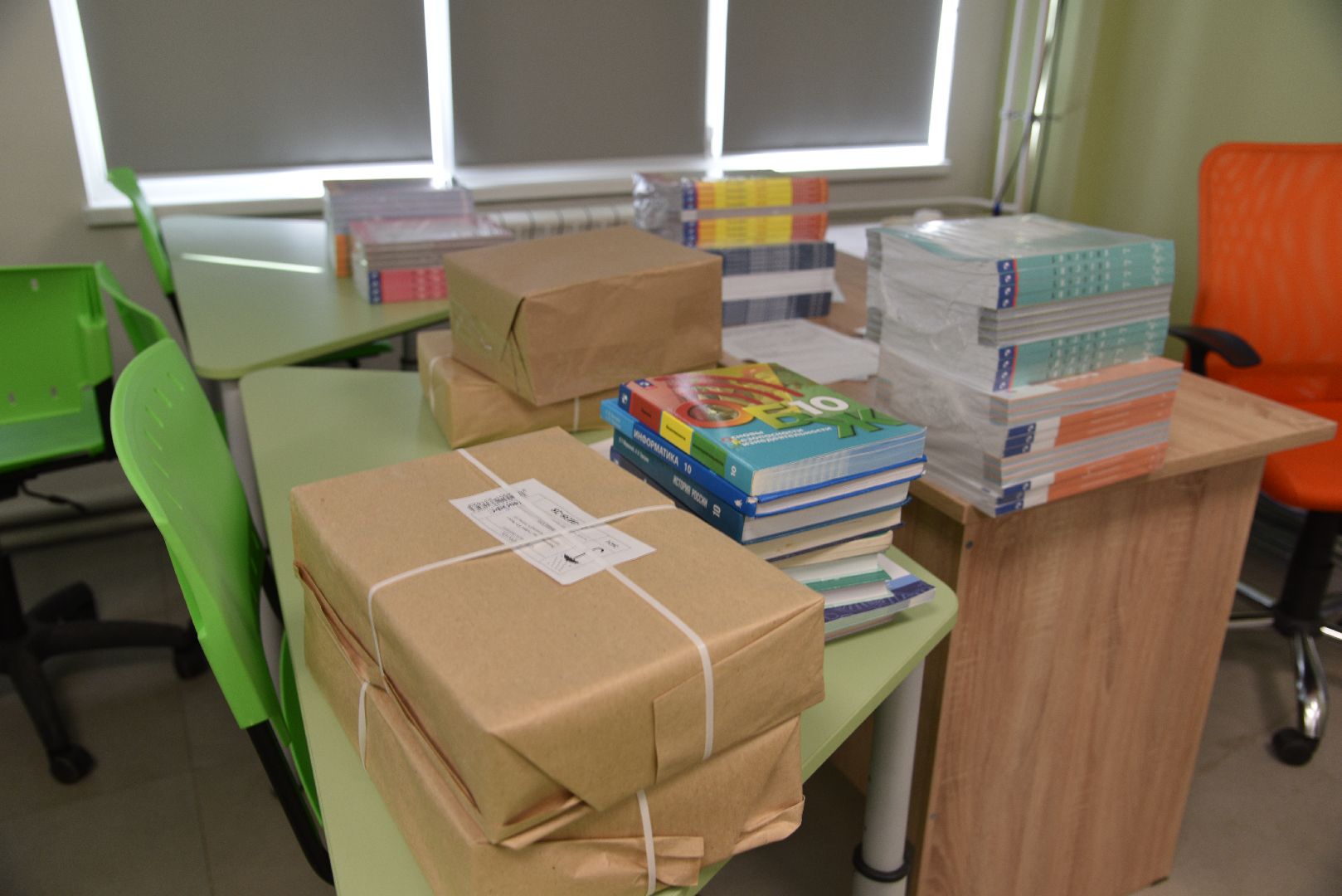 лотошино, лотошинская школа 1, образование, книги, новый учебный год 2024,