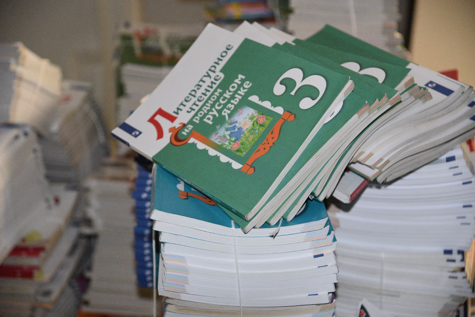 лотошино, лотошинская школа 1, образование, книги, новый учебный год 2024,