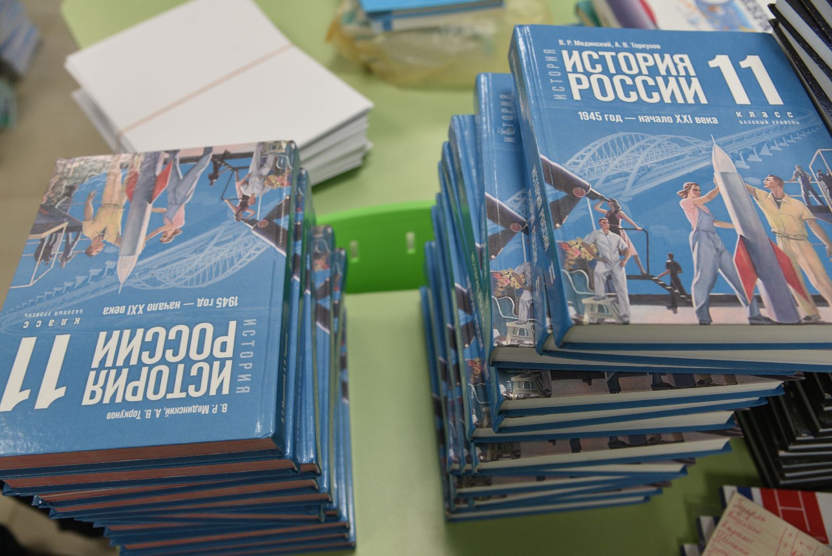 лотошино, лотошинская школа 1, образование, книги, новый учебный год 2024,