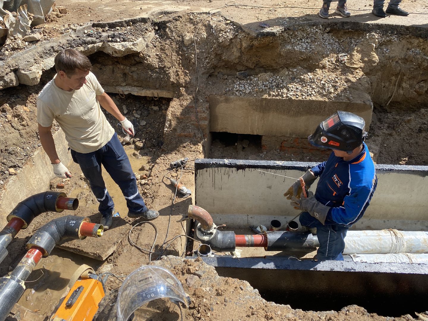 ремонт трубопровода, капремонт сетей отопления, капремонт сетей во власихе, отопление школа Попова, замена труб отопления,