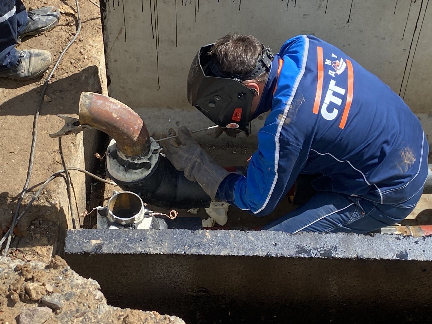 ремонт трубопровода, капремонт сетей отопления, капремонт сетей во власихе, отопление школа Попова, замена труб отопления,