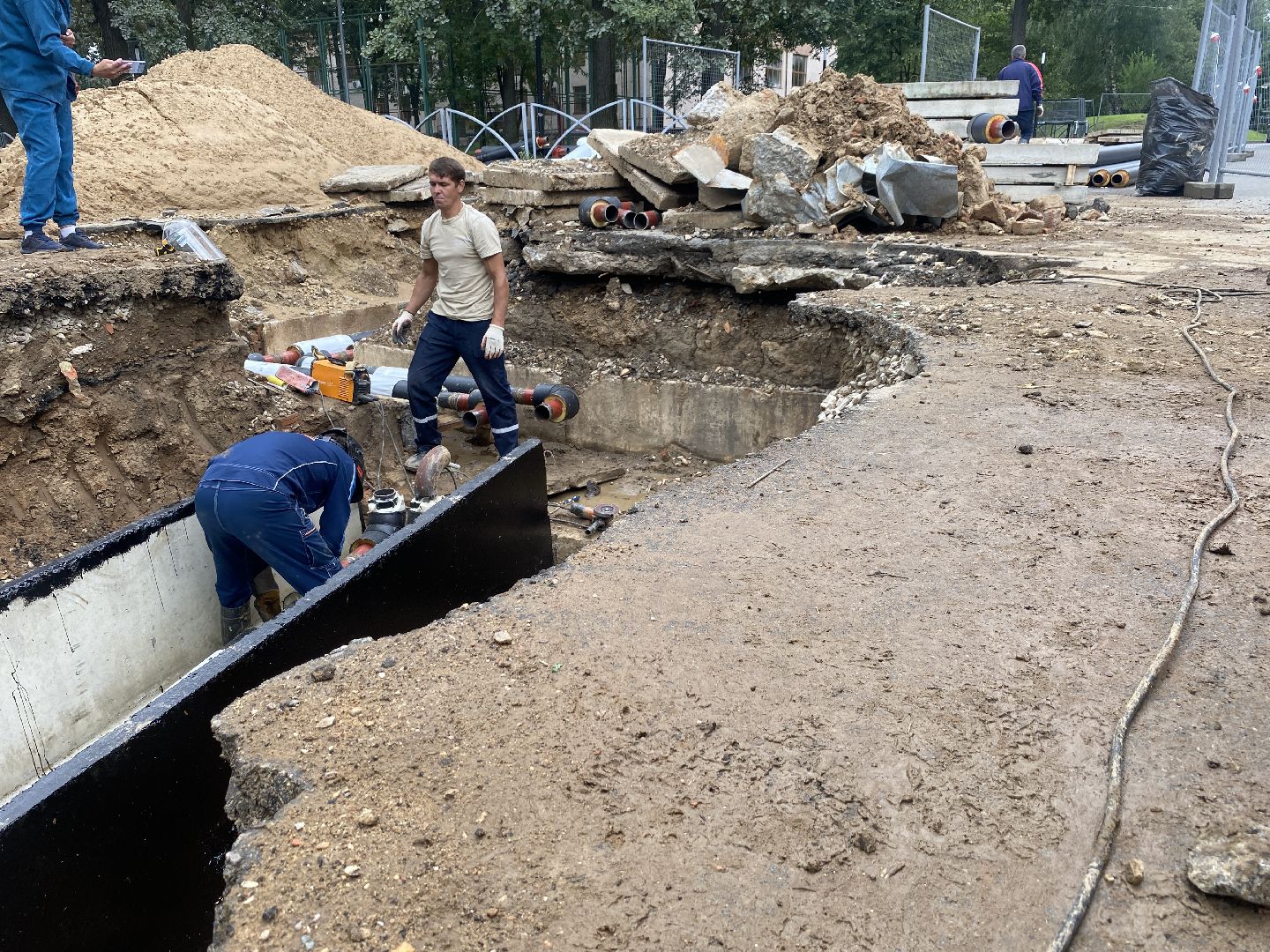 ремонт трубопровода, капремонт сетей отопления, капремонт сетей во власихе, отопление школа Попова, замена труб отопления,