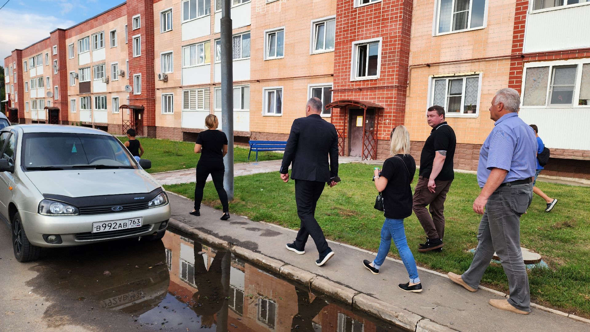 кашира, обход территорий, жк березовая роща, уборка территорий, футбольная площадка,