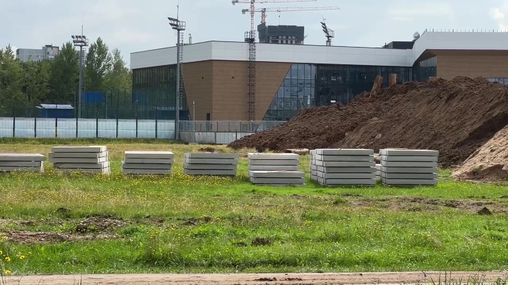 Реутов, спорт, реконструкция, футбольное поле, трибуны, игры, строительство,