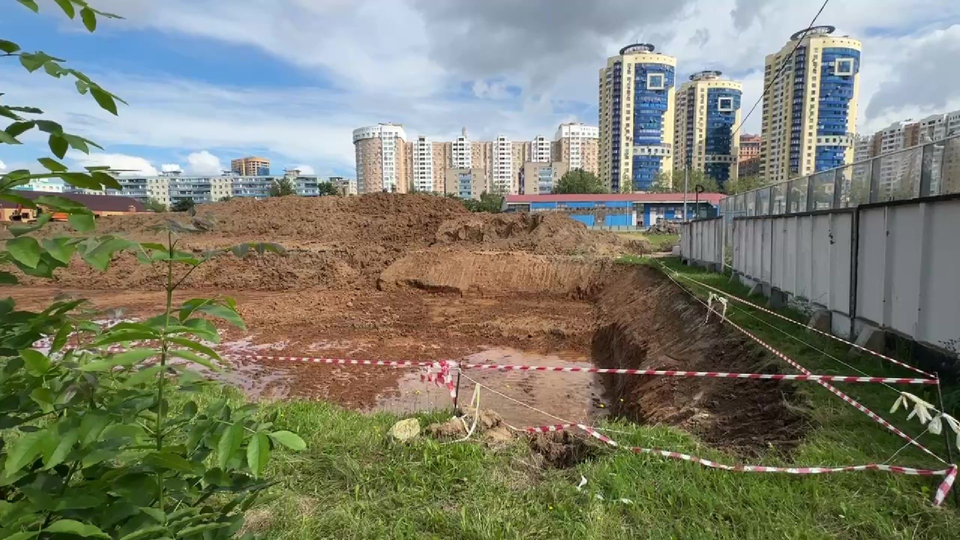 Реутов, спорт, реконструкция, футбольное поле, трибуны, игры, строительство,