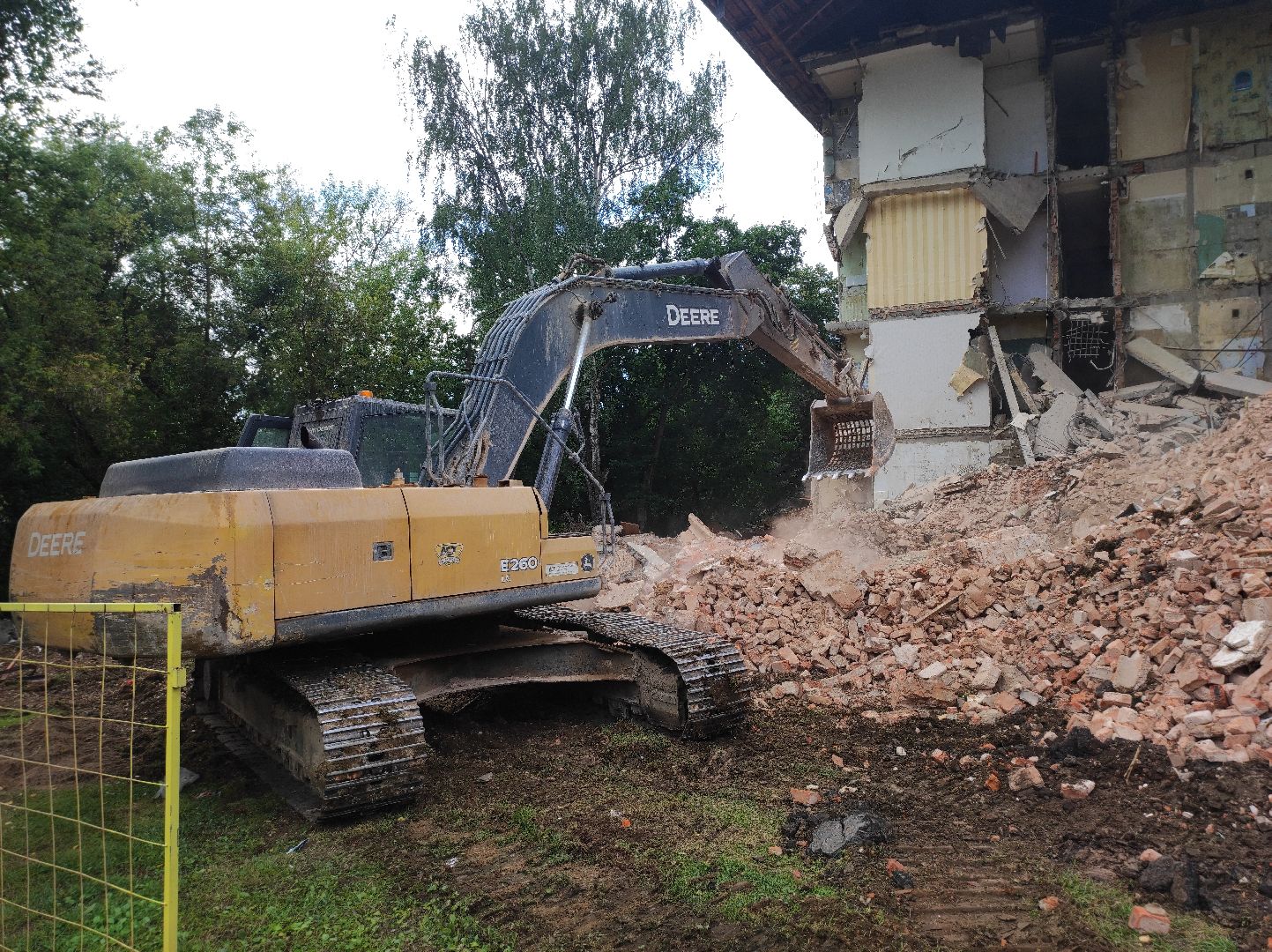 снос здания, аварийное жилье, аварийный дом, мытищи,