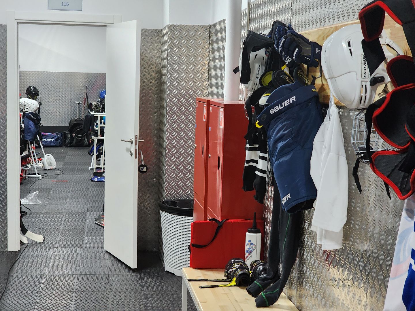 фск салют, ледовая арена, капитальный ремонт, разметка поля,