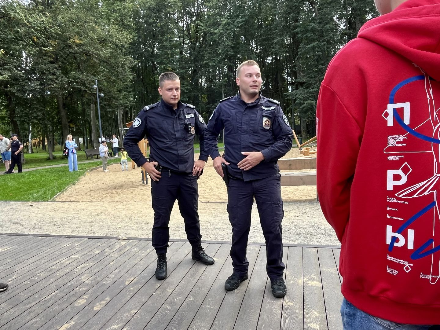 зарядка со стражем порядка, полицейские, движение первых наро-фоминск, центральный парк наро-фоминска,