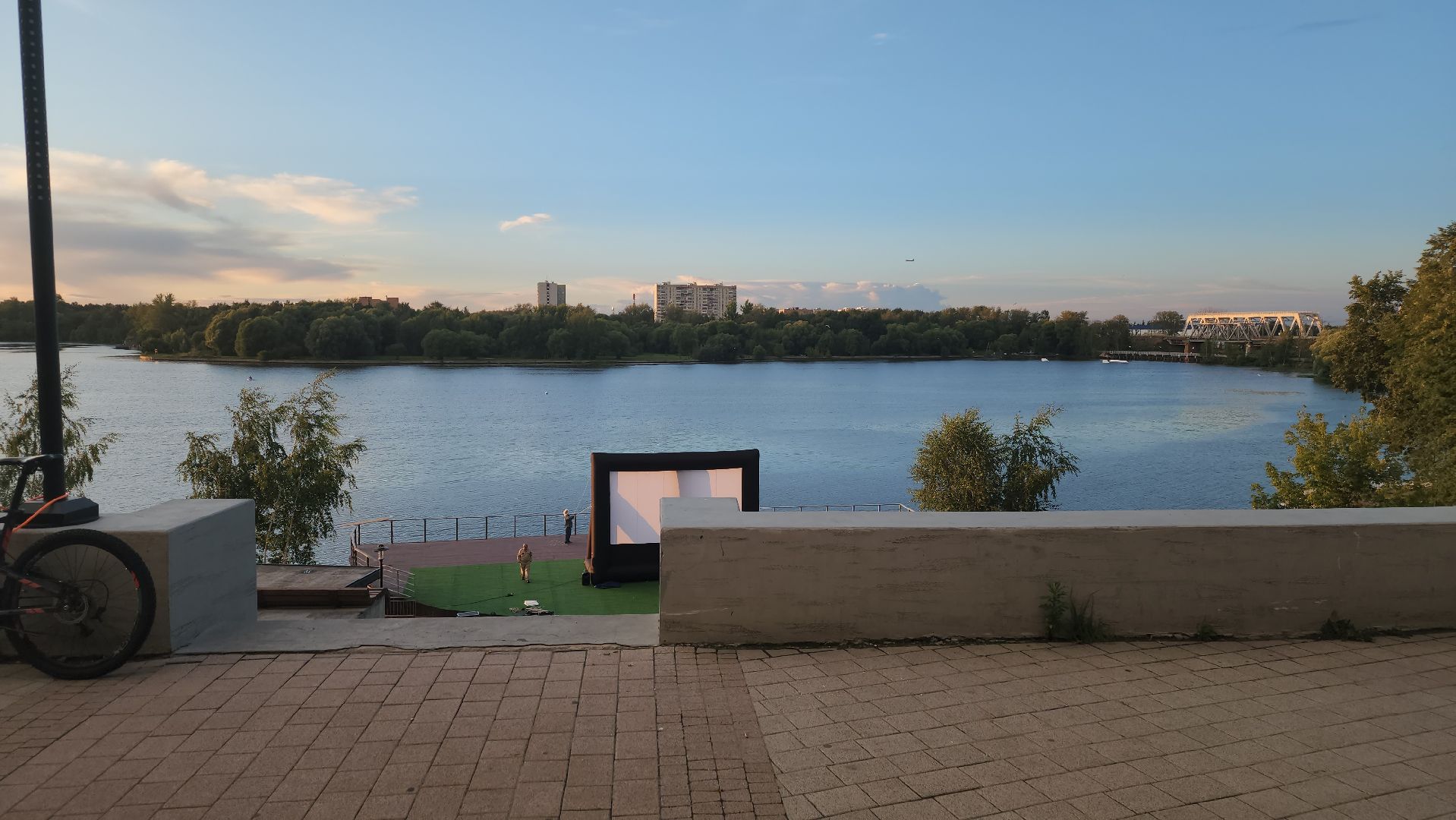 долгопрудный, юсуповский сквер, водная сцена, кинопоказ, день города,