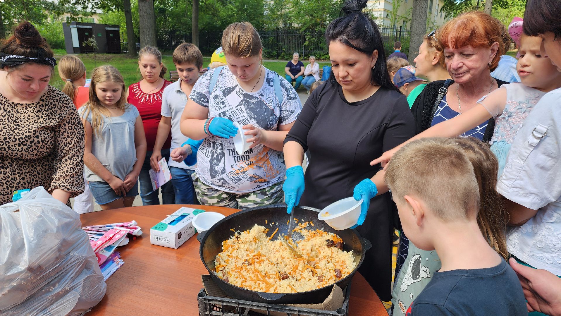 кашира, ожерелье, благотворительная ярмарка, школьная форма, многодетные семьи,