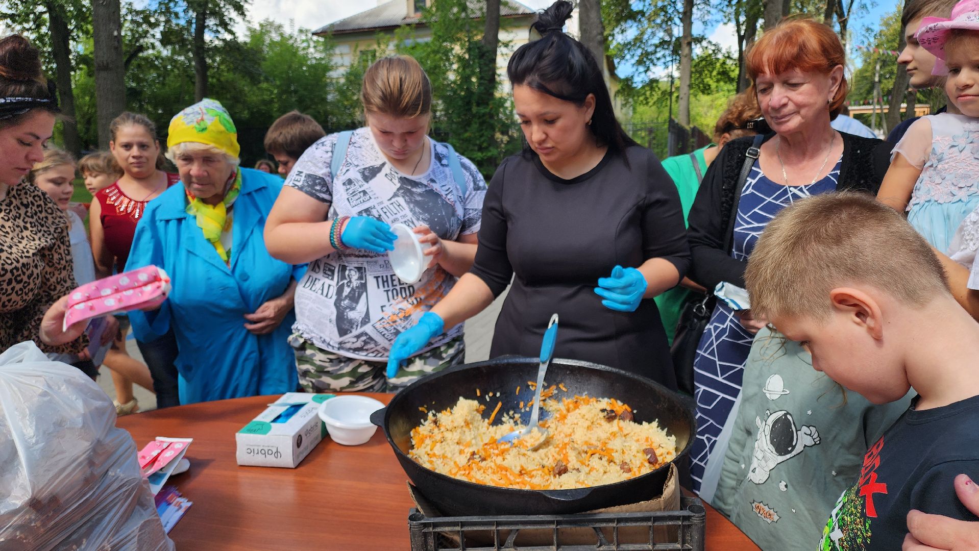 кашира, ожерелье, благотворительная ярмарка, школьная форма, многодетные семьи,