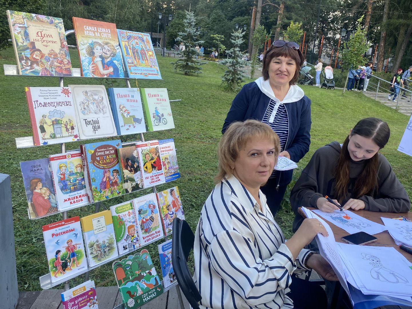 праздник двора, цветной бульвар власиха, благоустройство территории, чествование юбиляров, клумбы у домов,