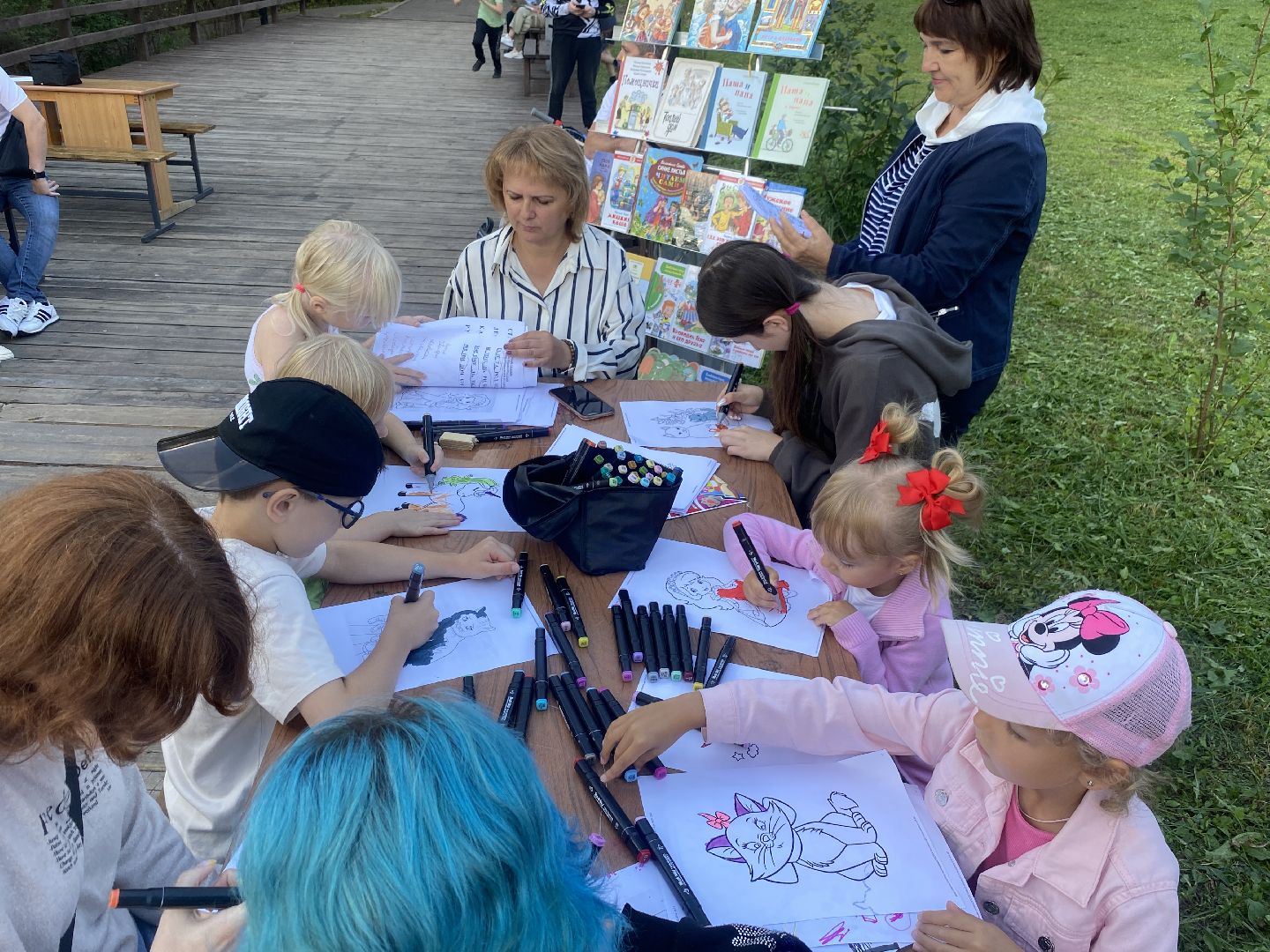 праздник двора, цветной бульвар власиха, благоустройство территории, чествование юбиляров, клумбы у домов,