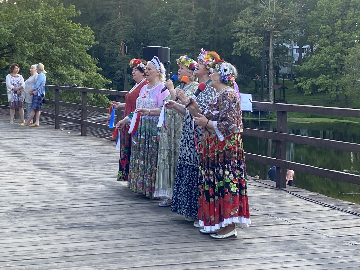 праздник двора, цветной бульвар власиха, благоустройство территории, чествование юбиляров, клумбы у домов,