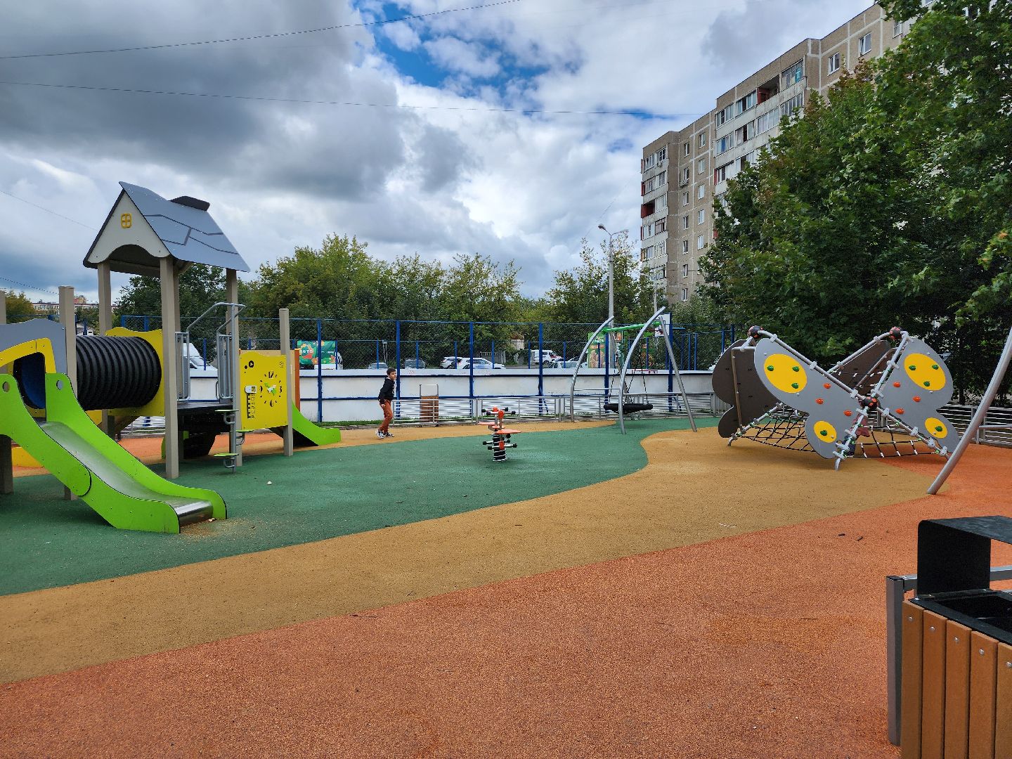 благоустройство в ленинском округе, новая детская площадка в видном, комплексное благоустройство, кбдт на школьной 83, комплексное благоустройство дворовых территорий, ленинский городской округ,
