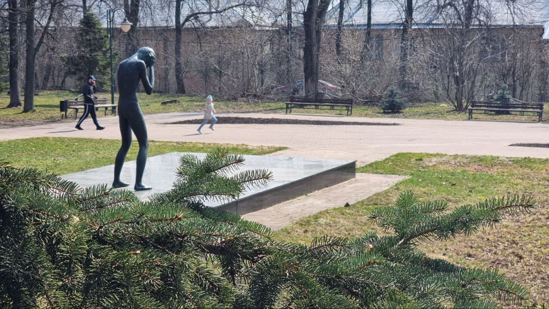 благоустройство, Дзержинский, уборка, сквер Победы