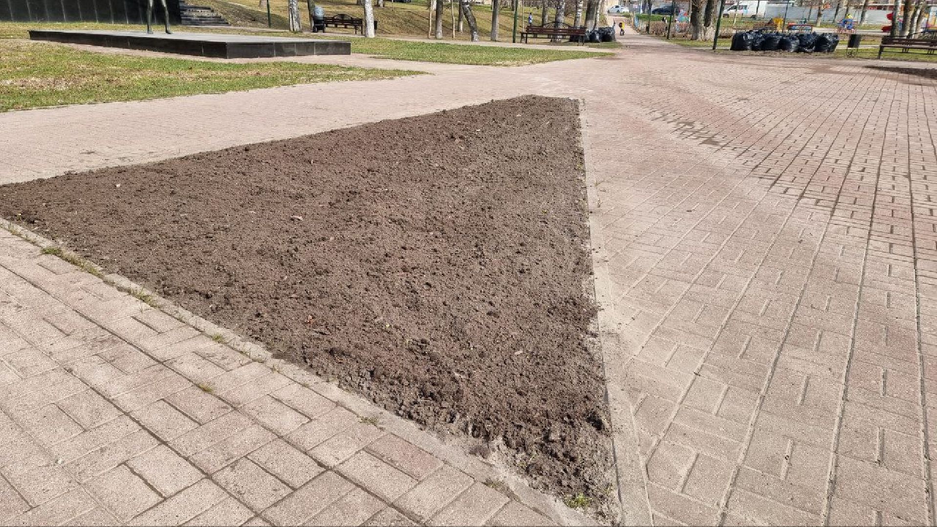 благоустройство, Дзержинский, уборка, сквер Победы