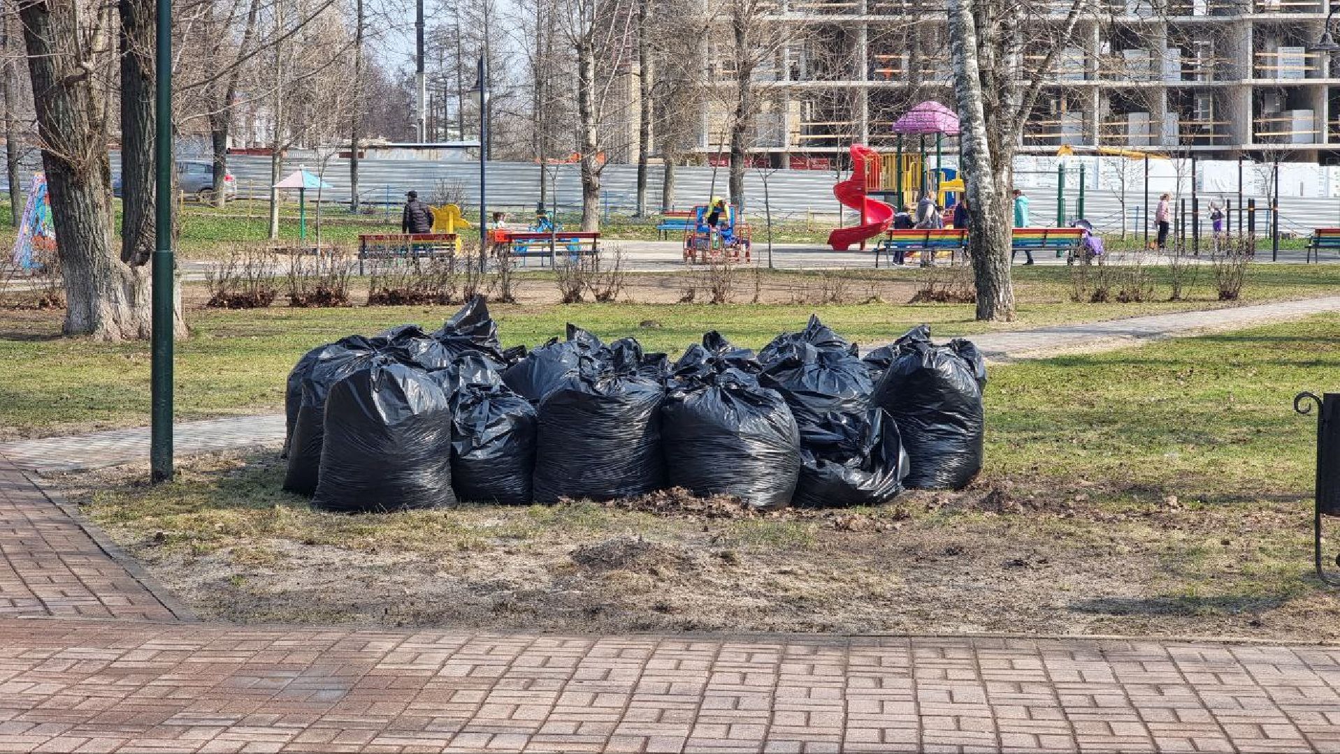 благоустройство, Дзержинский, уборка, сквер Победы