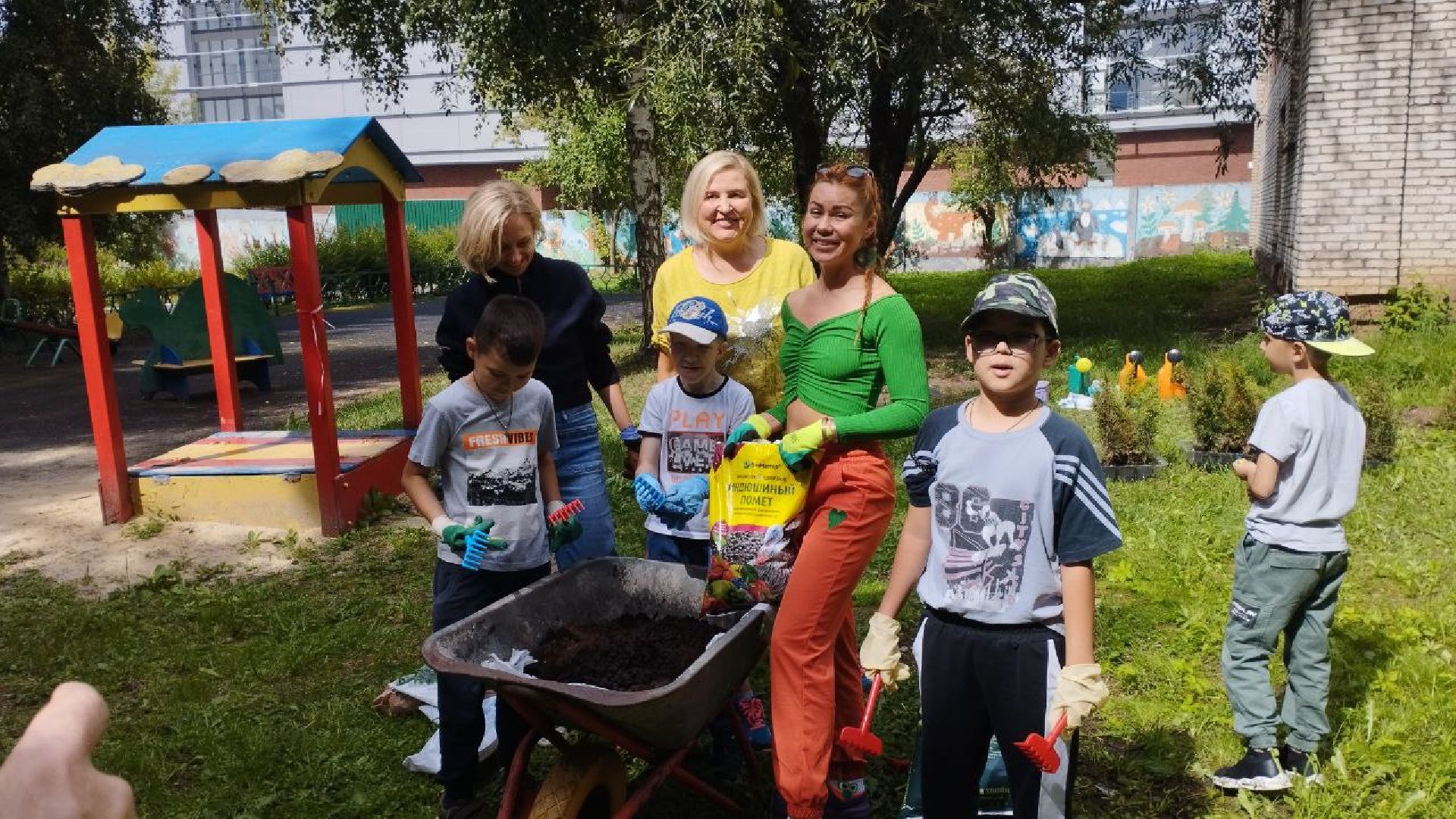 ивантеевка, высадка деревьев, дети с овз, дети с особенностями развития, акция, благотворительая акция,центр социального обслуживания,