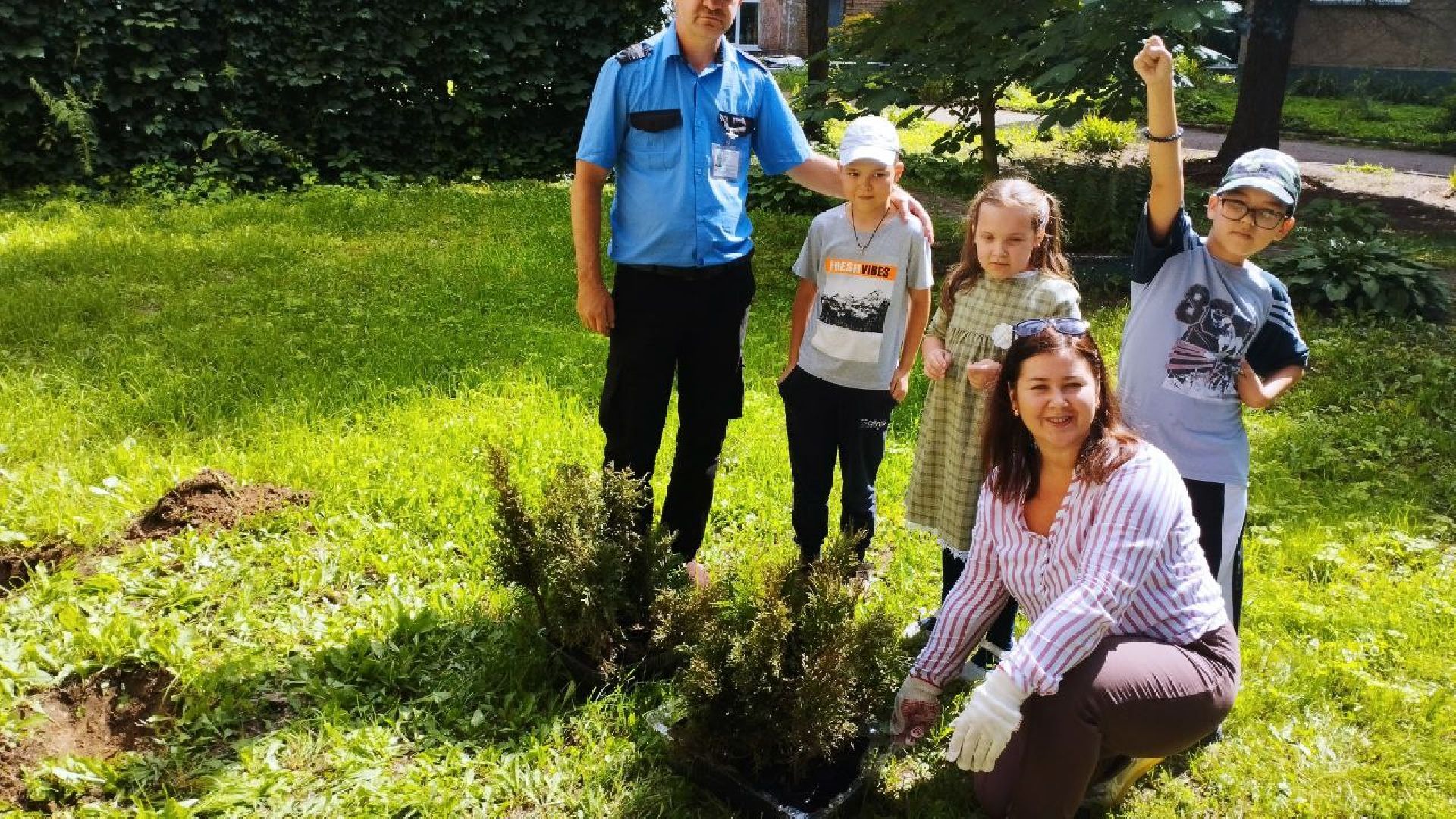 ивантеевка, высадка деревьев, дети с овз, дети с особенностями развития, акция, благотворительая акция,центр социального обслуживания,