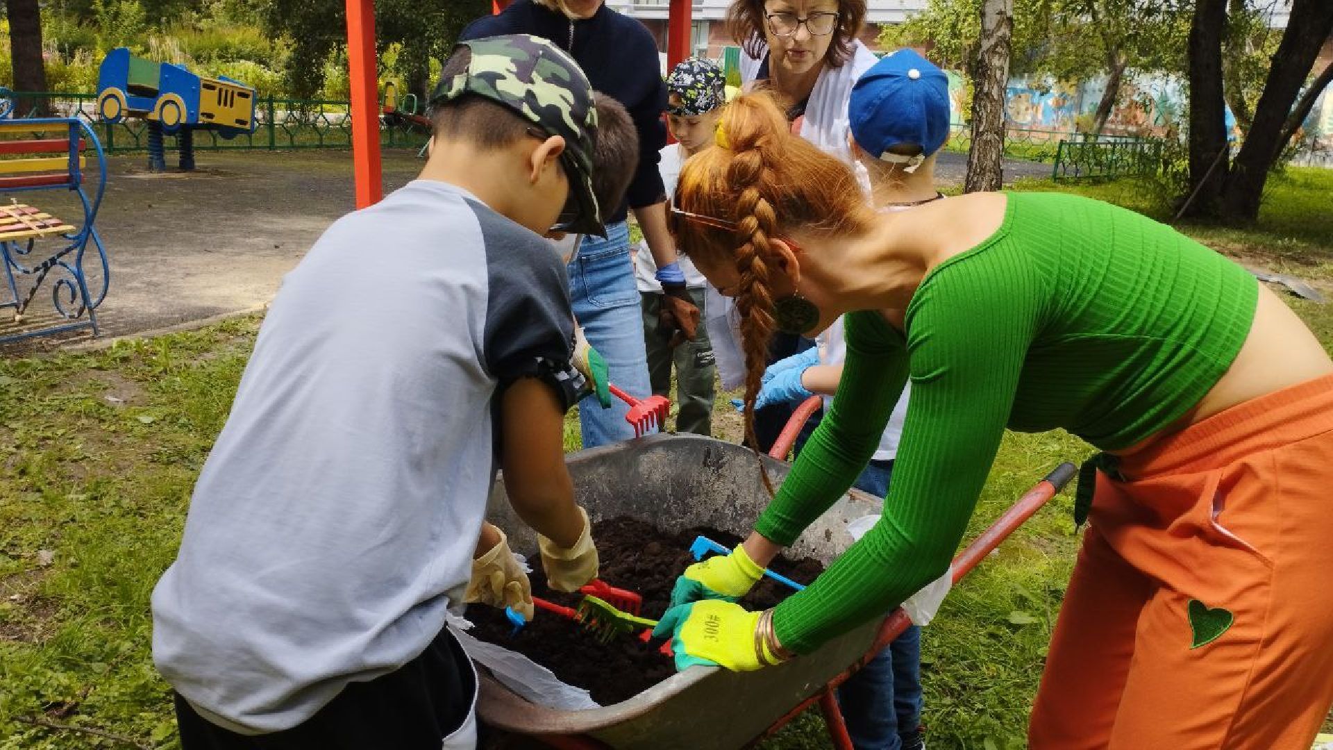 ивантеевка, высадка деревьев, дети с овз, дети с особенностями развития, акция, благотворительая акция,центр социального обслуживания,