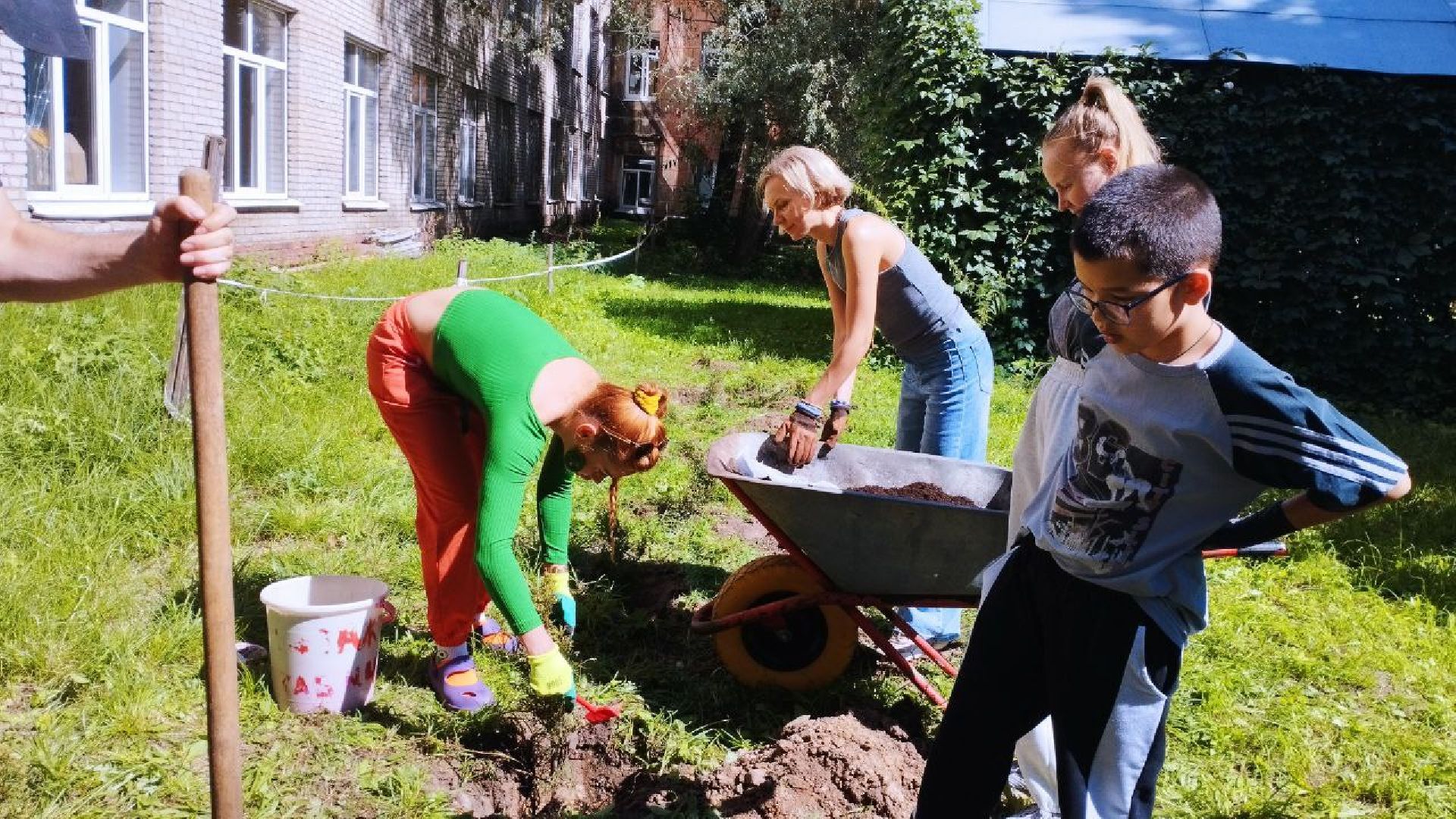 ивантеевка, высадка деревьев, дети с овз, дети с особенностями развития, акция, благотворительая акция,центр социального обслуживания,