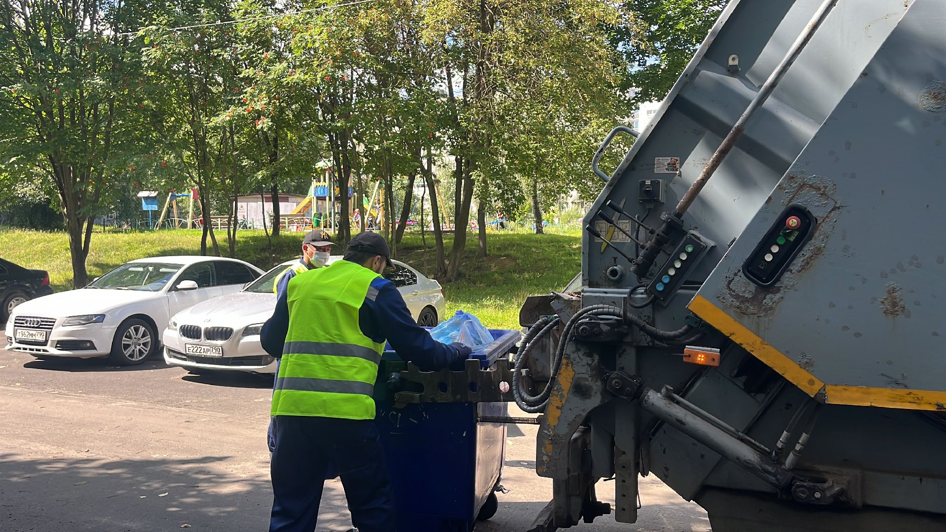 вывоз мусора, вывоз отходов,