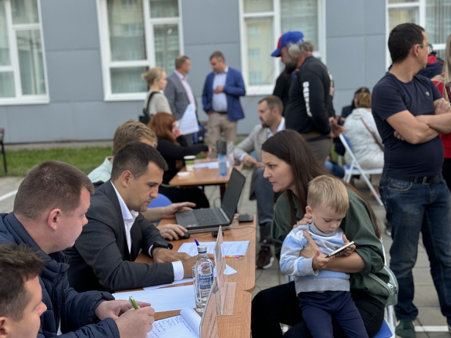 выездная администрация, глава ленинского городского округа, реконструкция детской площадки, жители ленинского округа,