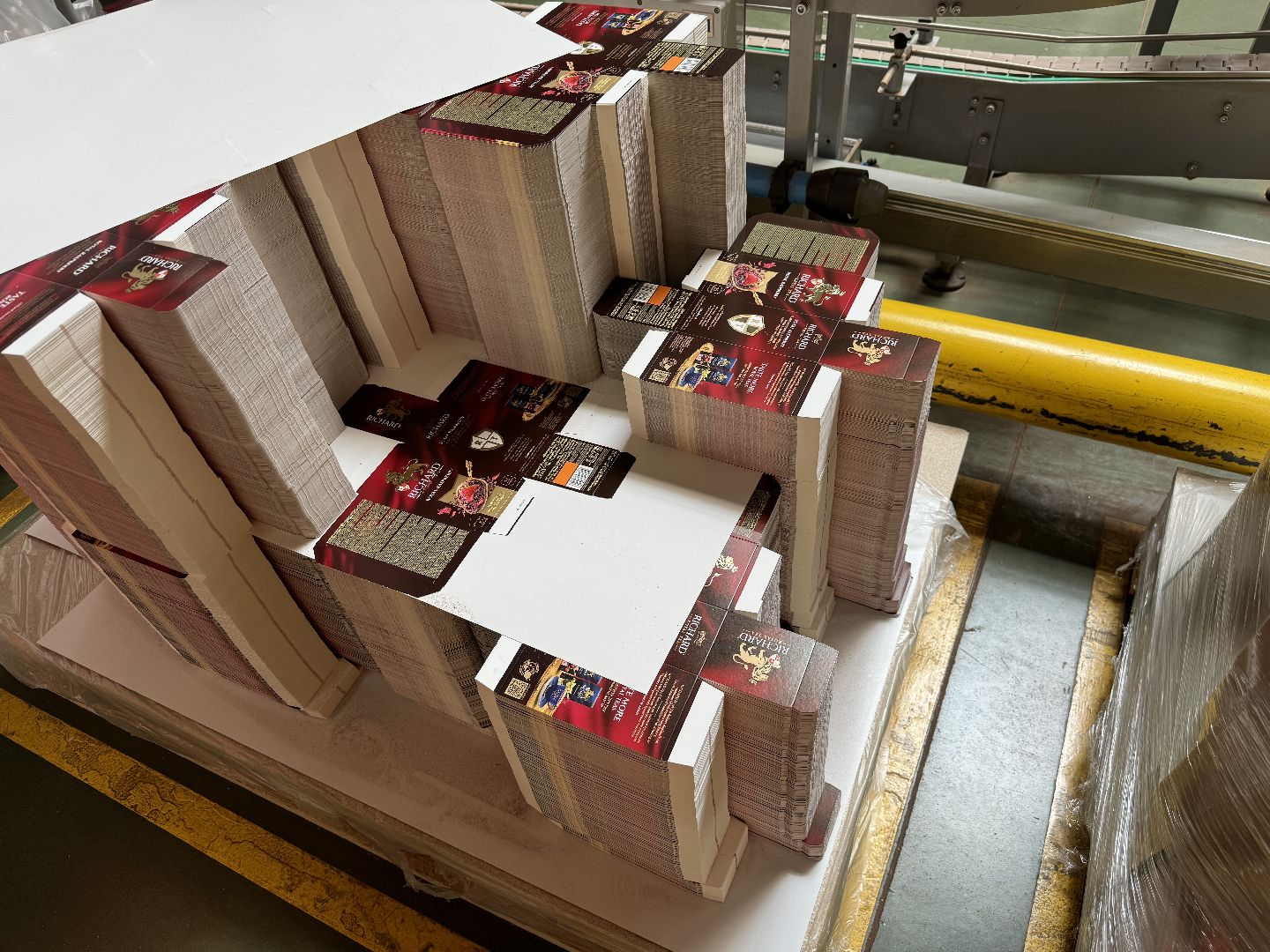 фрязино, компания май, производство, рынок труда,