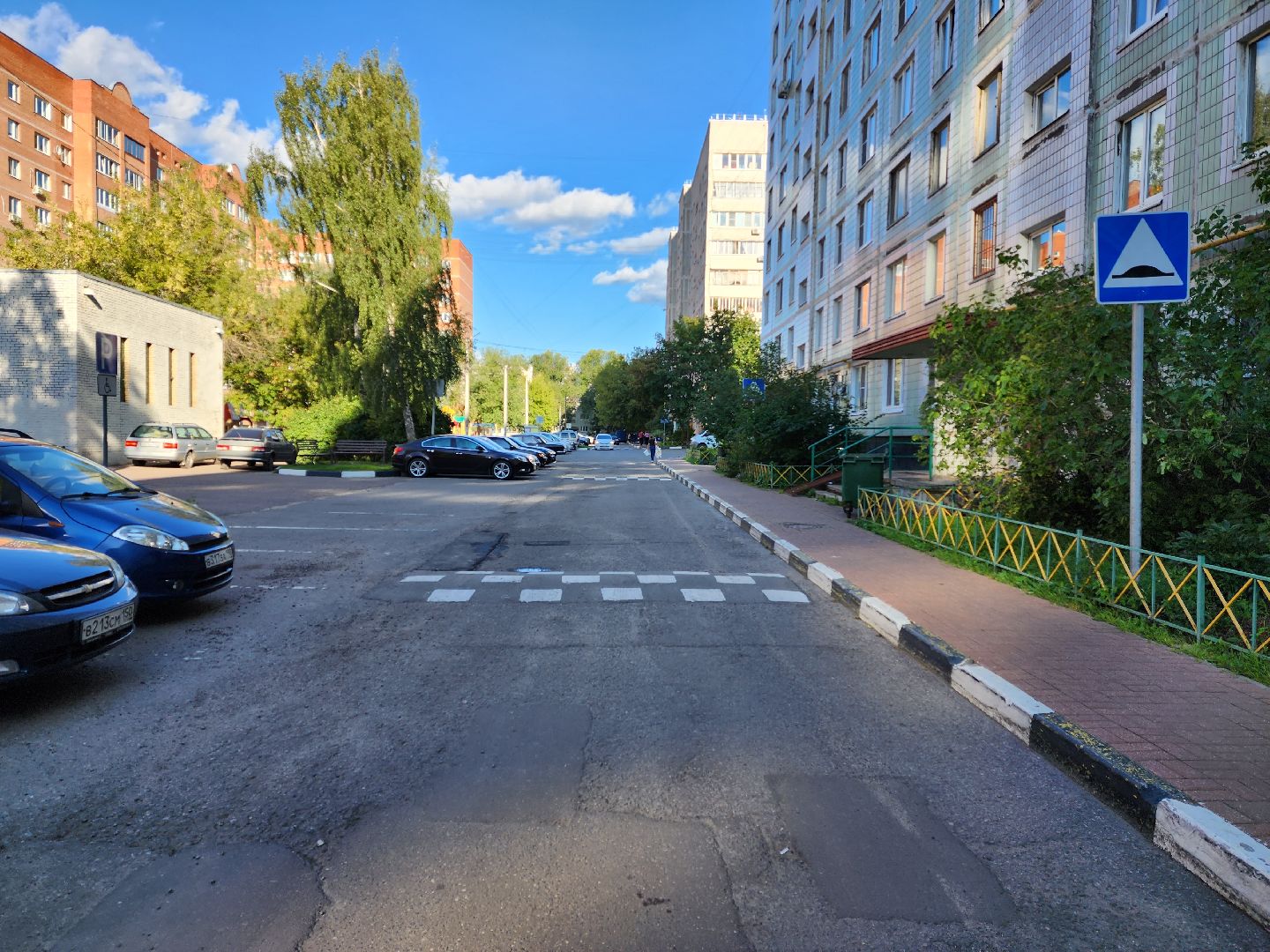 раменское, дороги, новые дорожные знаки у дома 19 на улице красноармейской,