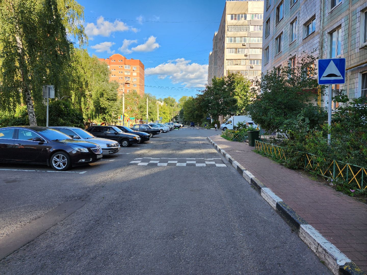 раменское, дороги, новые дорожные знаки у дома 19 на улице красноармейской,