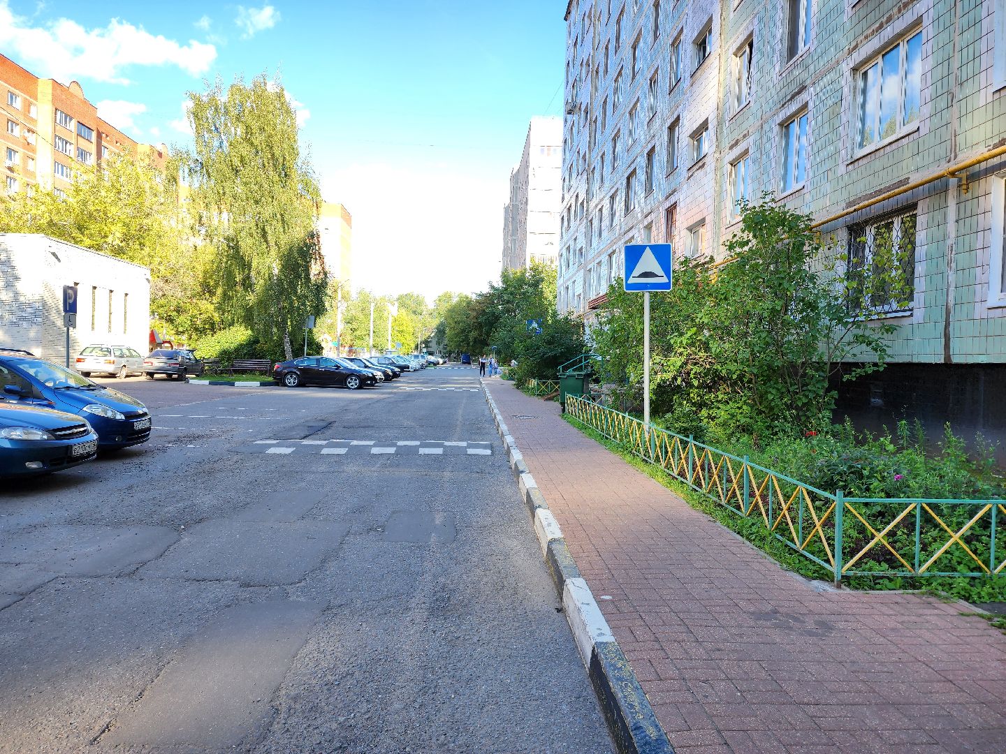 раменское, дороги, новые дорожные знаки у дома 19 на улице красноармейской,