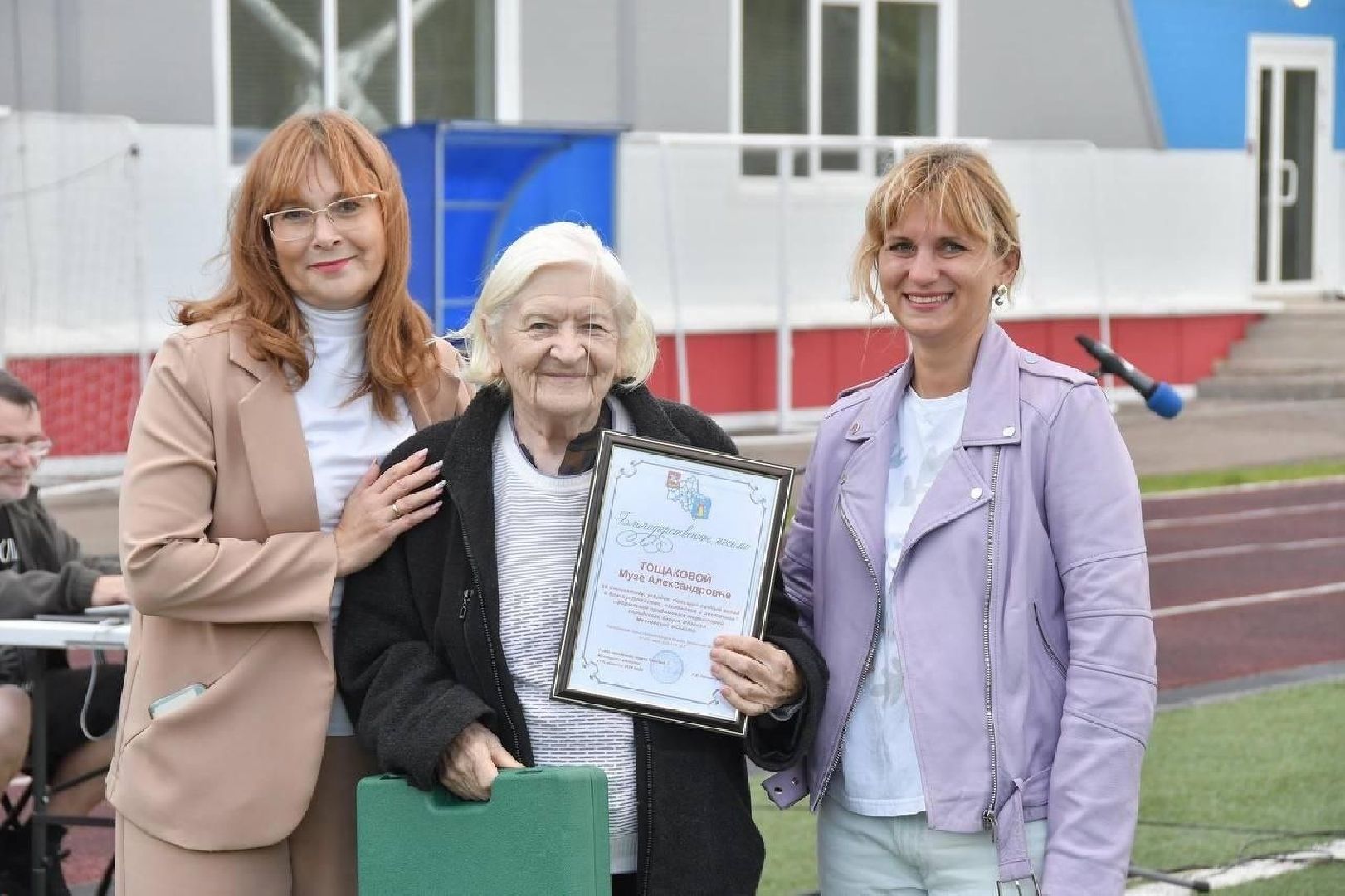 праздник двора, микрорайон спортивный, власиха ул Маршала Жукова, чествование юбиляров, семьи с особенными детьми, Год семьи, президент рф, президент путин,