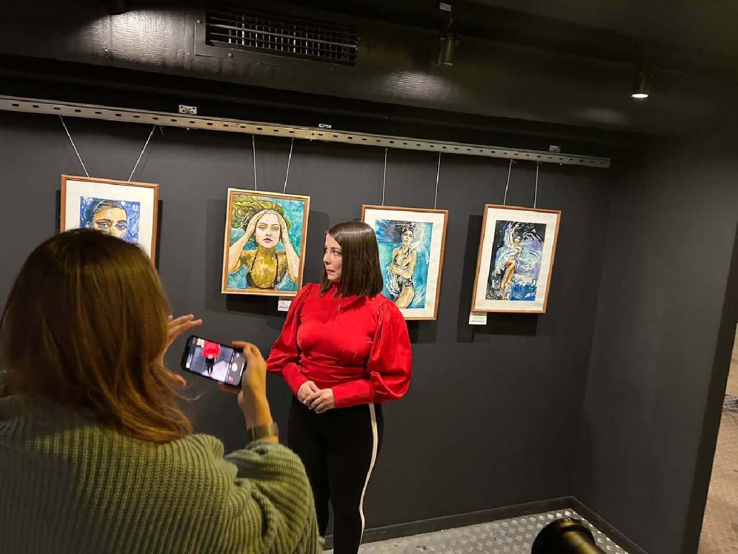 выставка домодедовской художницы, Центр Победа, Портреты, море, цветы,