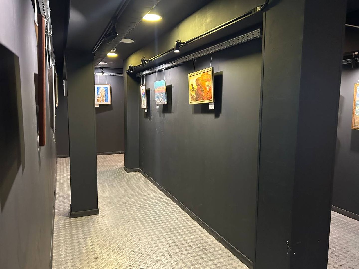 выставка домодедовской художницы, Центр Победа, Портреты, море, цветы,