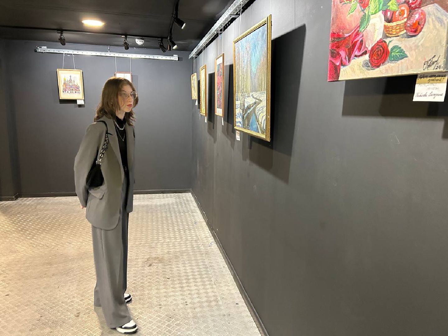 выставка домодедовской художницы, Центр Победа, Портреты, море, цветы,