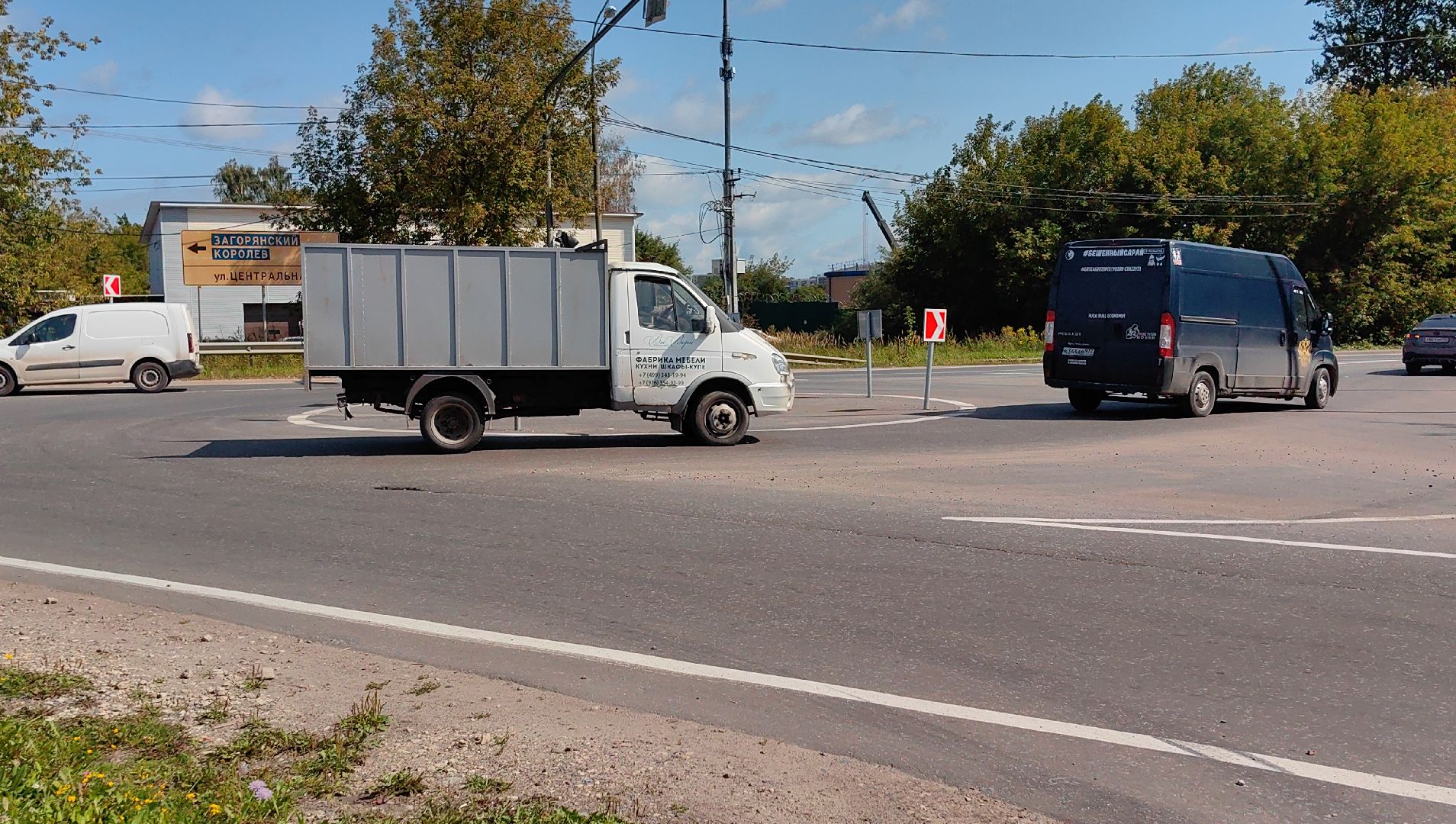 круговое движение, перекрёсток, дтп, автобусная остановка, автомобилисты, щёлково,