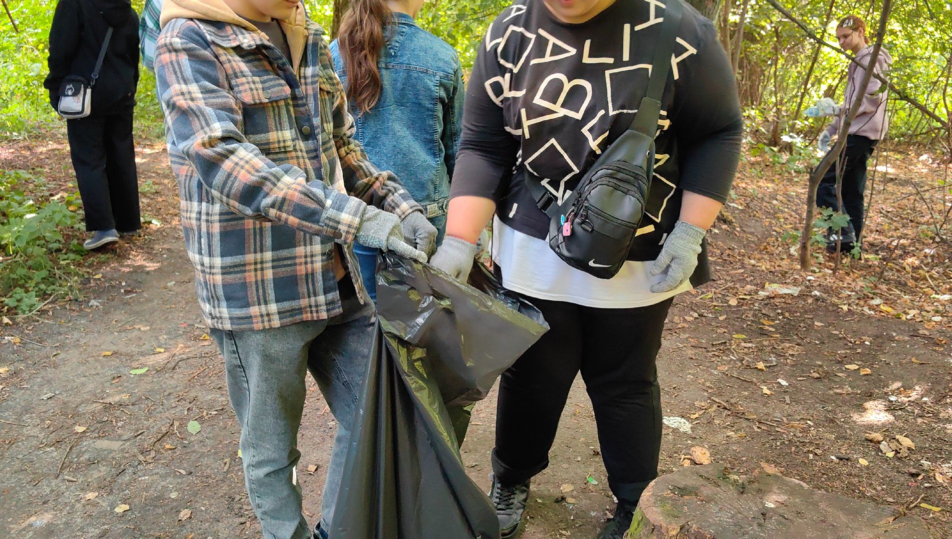 трудовые бригады, уборка территории, мешки мусора, подростки, прибрежные зоны, щёлково,