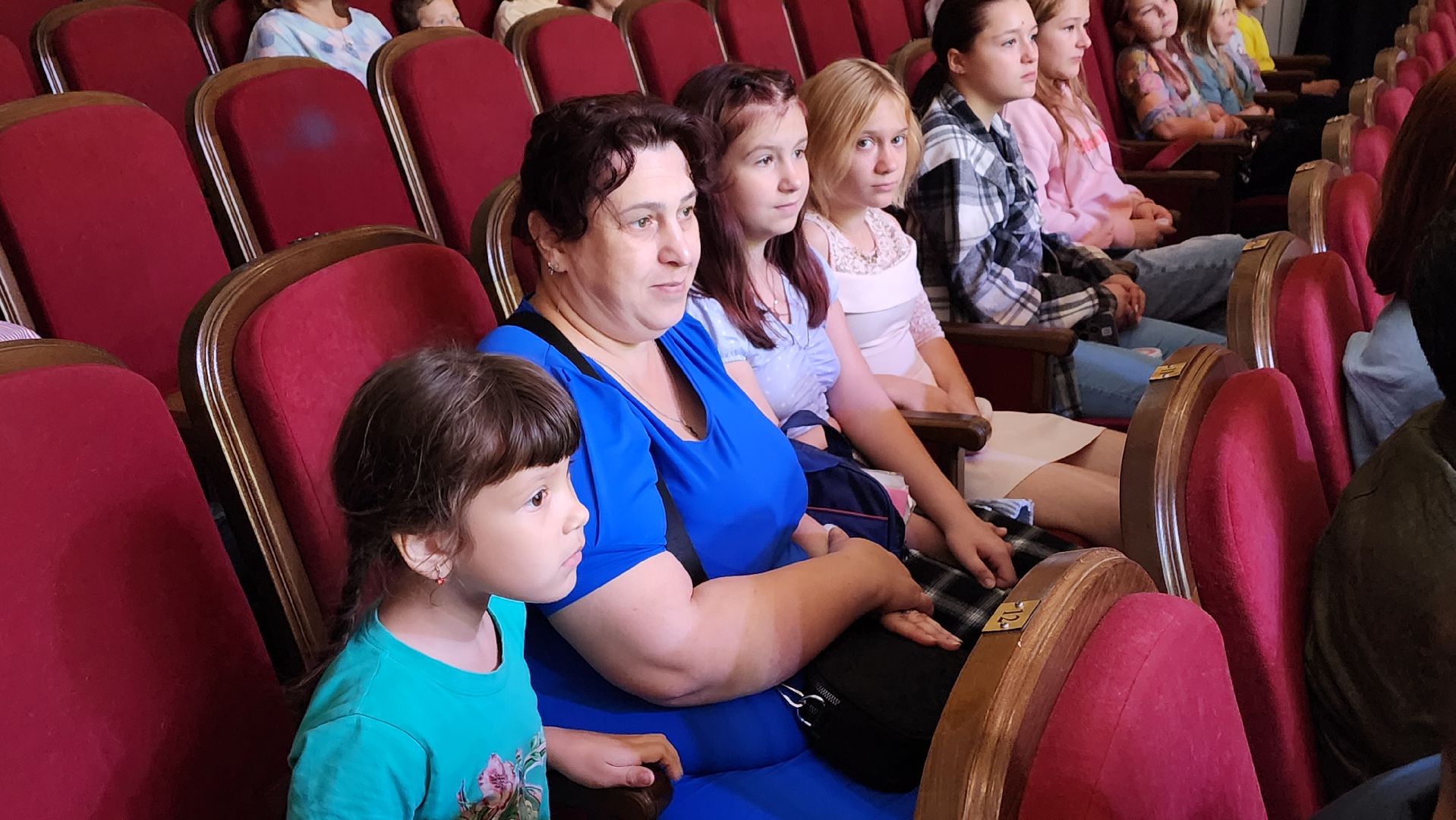 Солнечногорск, благотворительая акция, собери ребёнка в школу, комиссия по делам несовершеннолетних, скоро в школу,