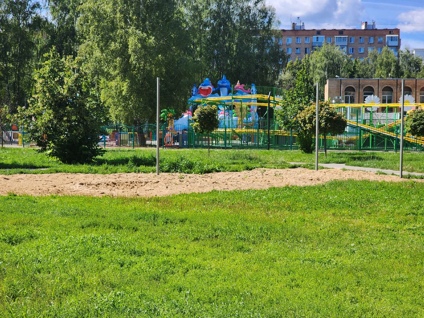 долгопрудный, центральный парк, урны, пешеходная дорожка, волейбол,
