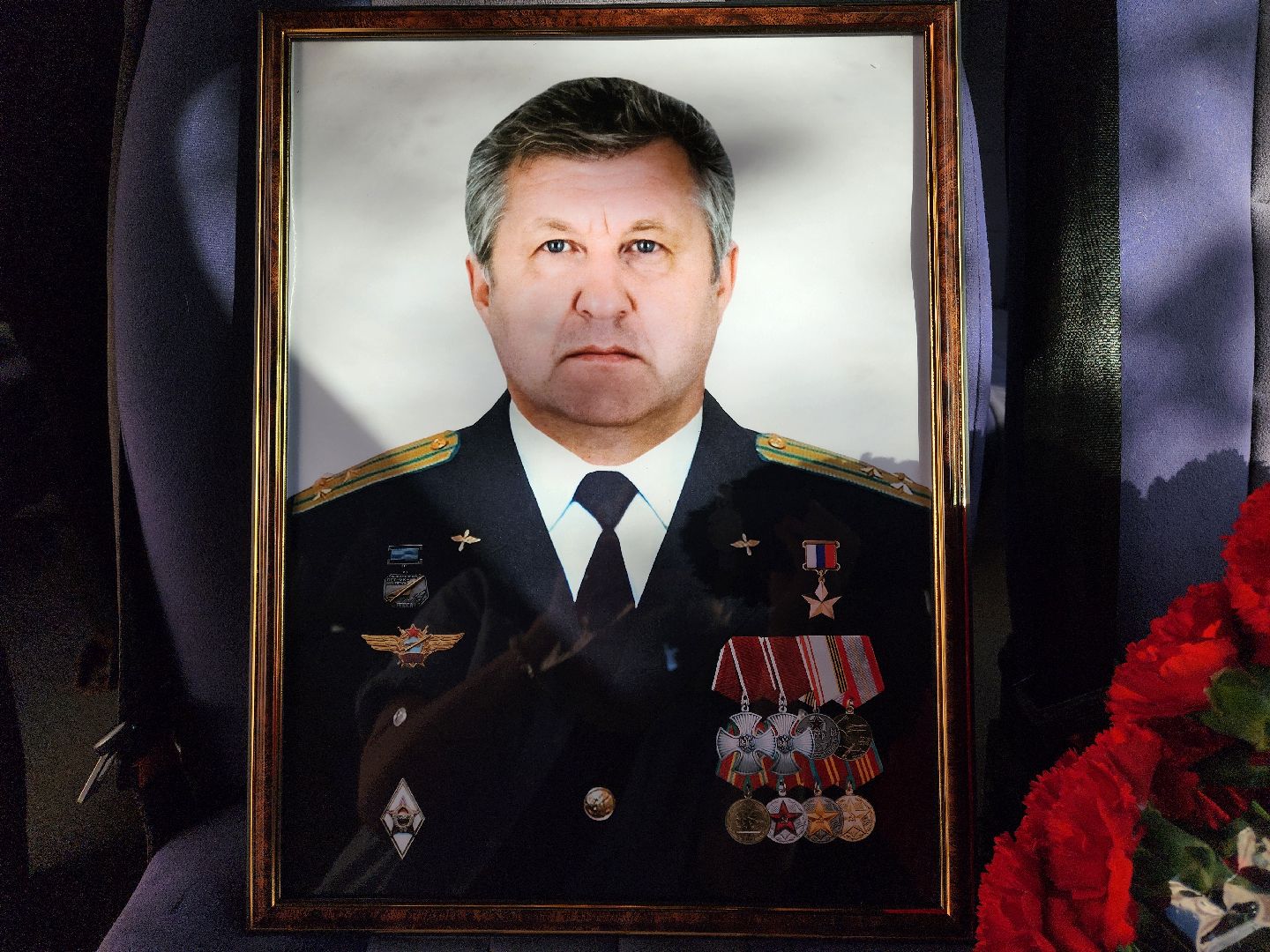 Подольск, Ветераны Вооружнных сил РФ, Летчик-испытатель, Куимов,возложение цветов,