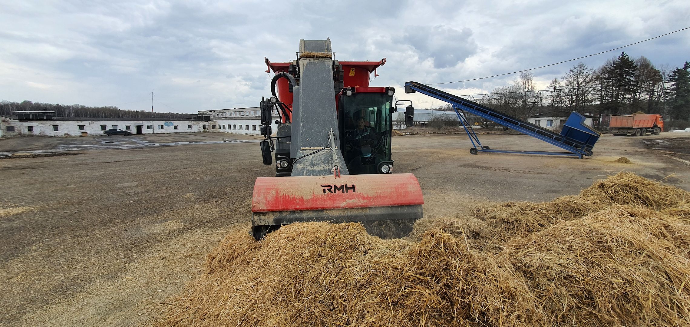 Минсельхоз, самоходный миксер, племзавод Повадино