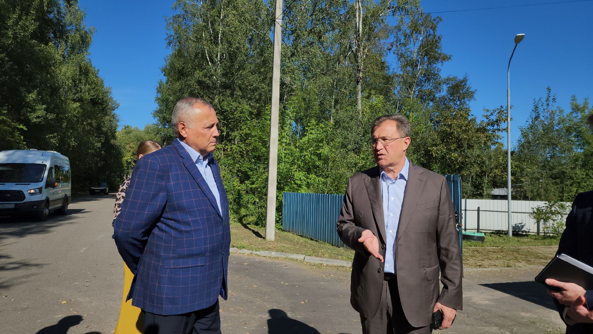 Деревня Тимохово, Жители, Общество, Дороги, Власть,