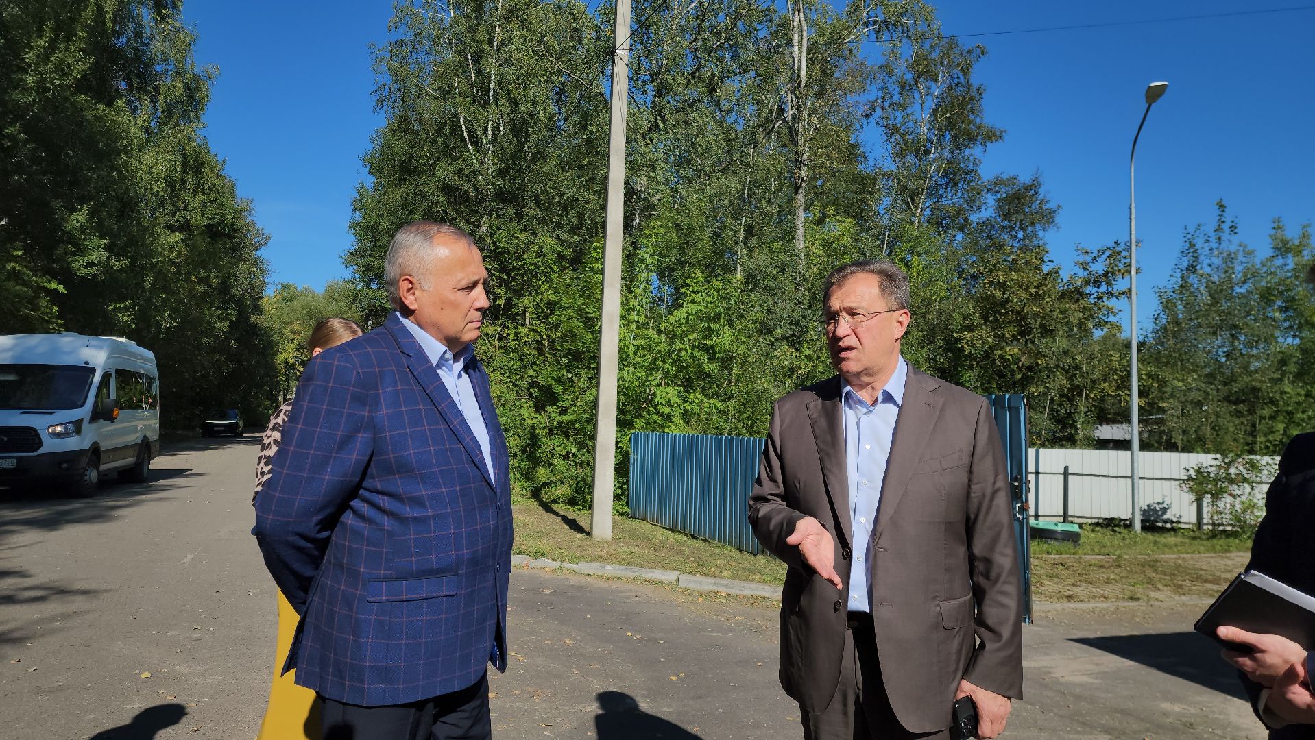 Деревня Тимохово, Жители, Общество, Дороги, Власть,