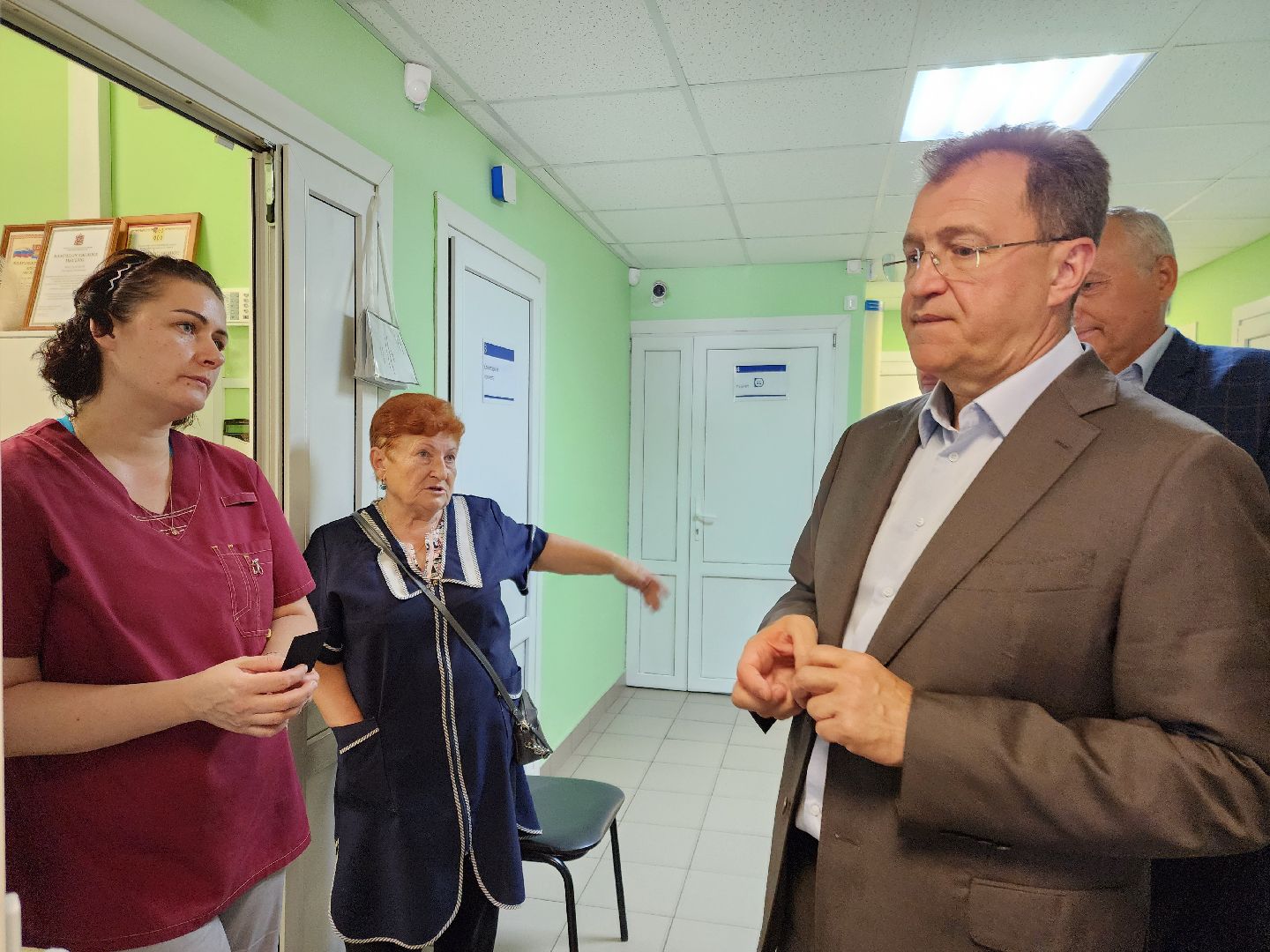 Деревня Тимохово, Жители, Общество, Дороги, Власть,