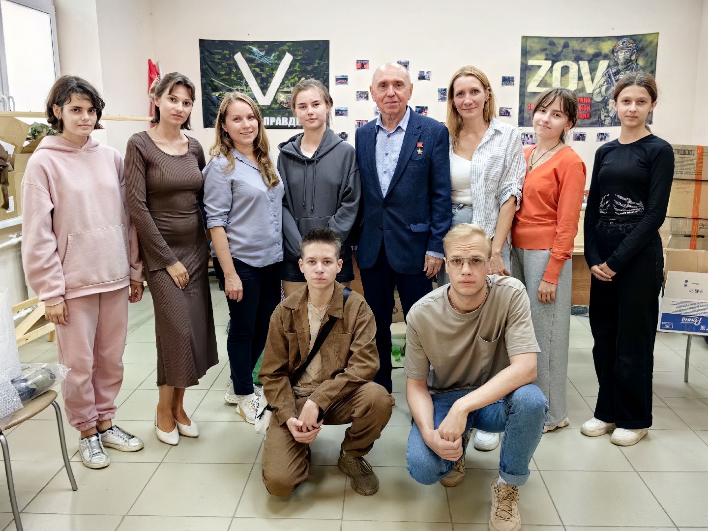 гуманитарный груз, благотворительность, вода, акция, волонтеры,