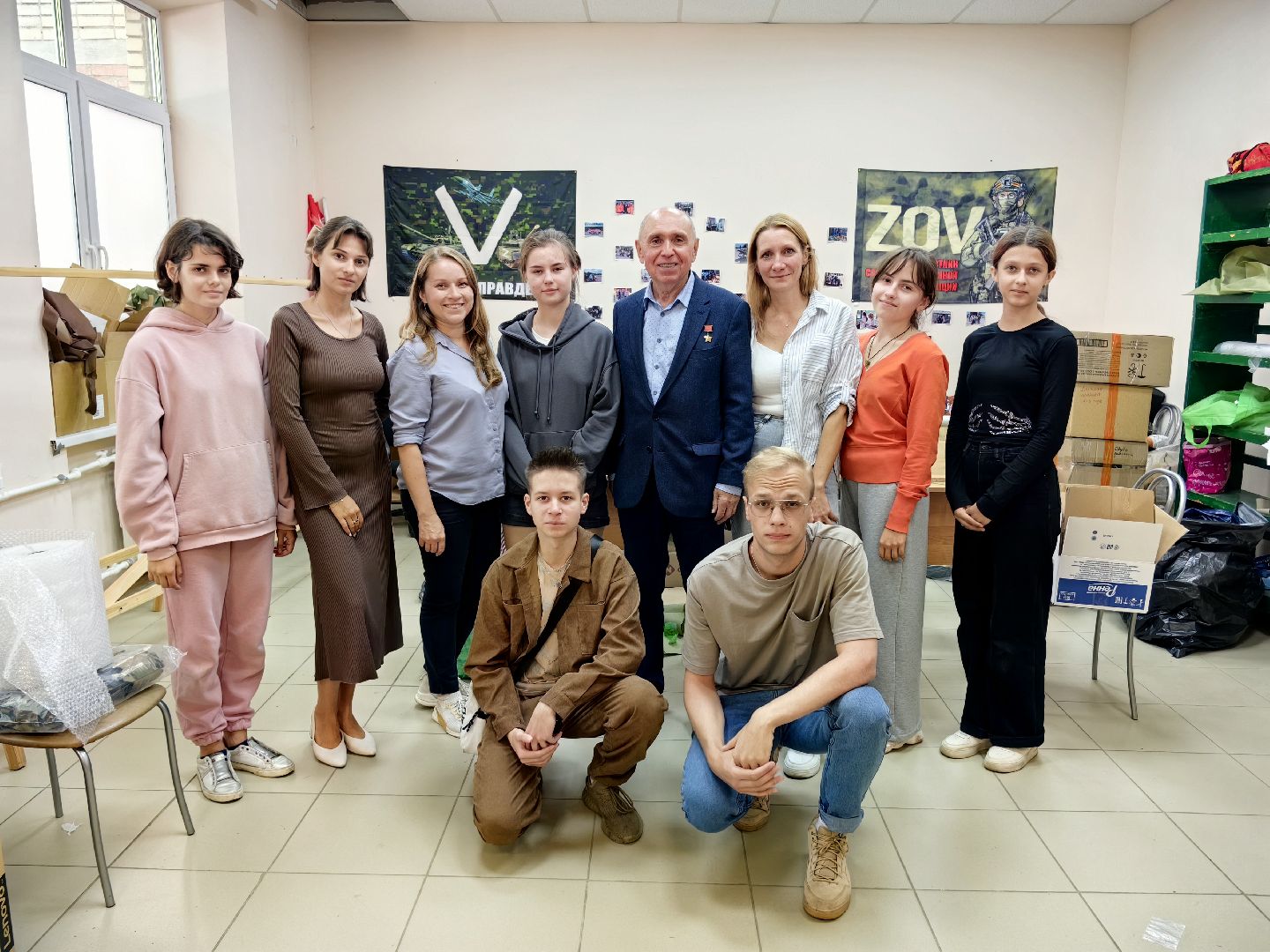 гуманитарный груз, благотворительность, вода, акция, волонтеры,