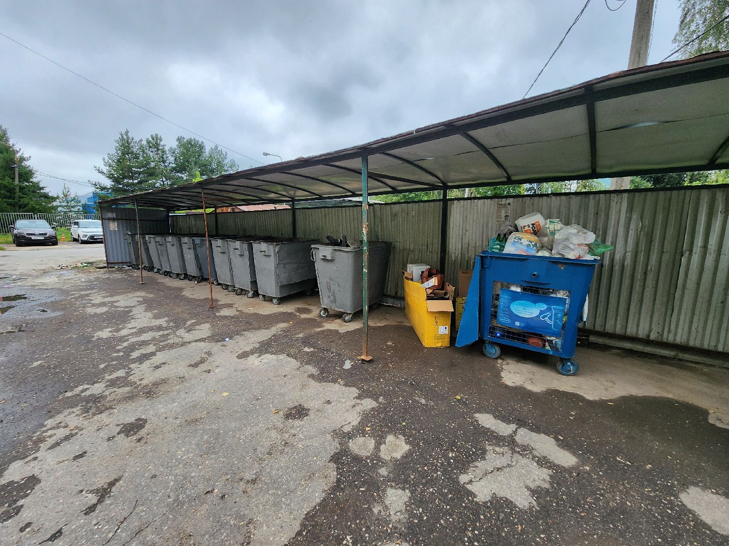 Чехов, улица Полиграфистов, контейнерная площадка, навалы мусора, портал Добродел, обращение жителей, региональный оператор, губернатор московской области,