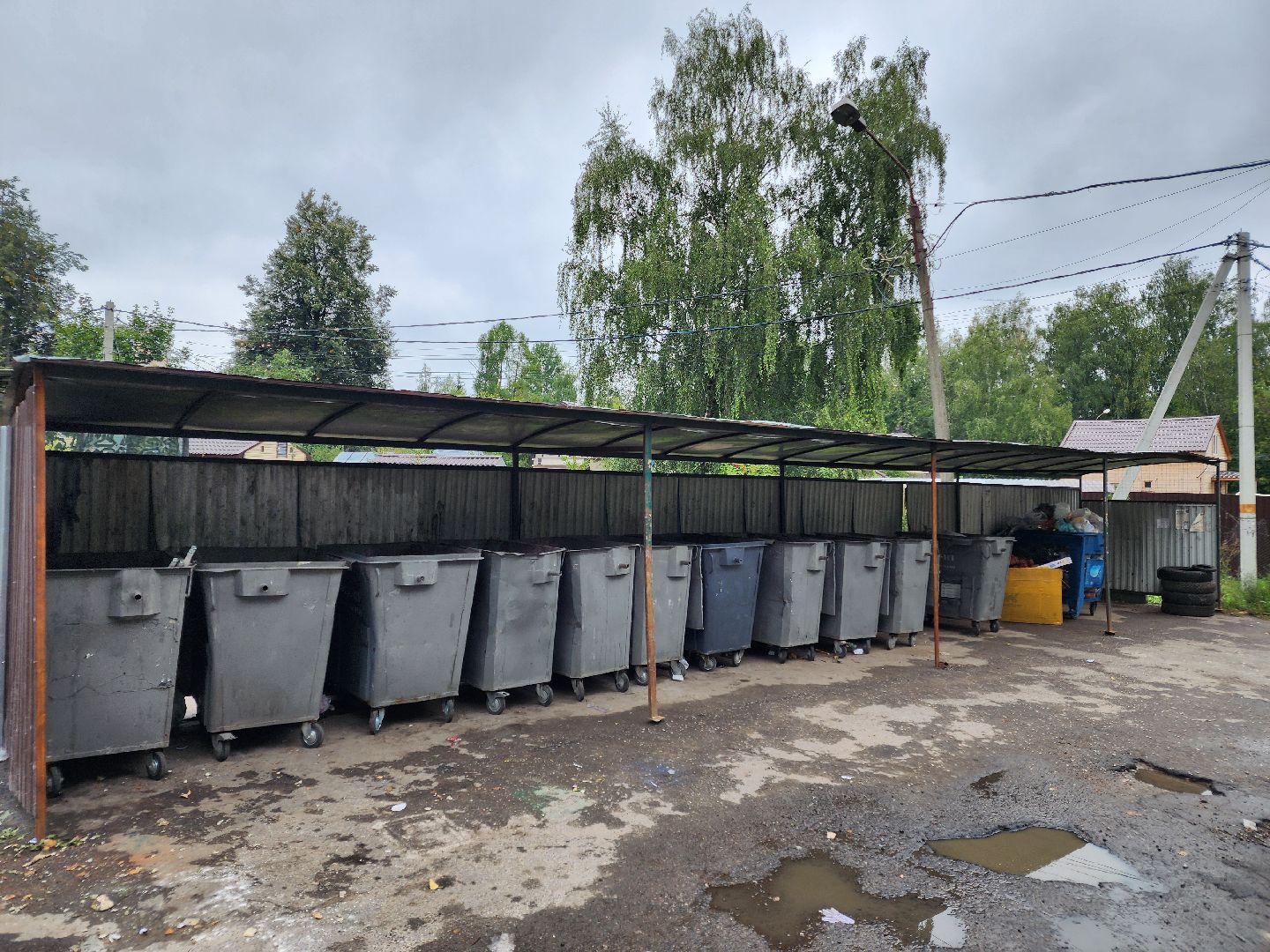 Чехов, улица Полиграфистов, контейнерная площадка, навалы мусора, портал Добродел, обращение жителей, региональный оператор, губернатор московской области,